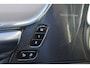 Volvo S90 T8 AWD Plus Dark - Schuif/kanteldak - IntelliSafe Assist & Surround - 360º Camera - Harman/Kardon audio - Adaptieve LED koplampen - Verwarmde voorstoelen, stuur & achterbank - Parkeersensoren voor & achter - Elektr. bedienb. voorstoelen met geheugen - Extra getint glas - 19' LMV