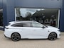 Peugeot e-308 SW GT Avantage EV 54 kWh | Nieuwe Auto | Tot 8 jaar Garantie | Tot 420 Km WLTP | Alcantara Executive Pack | 360 Graden Camera | Navigatie | Stoelverwarming & Massage | Warmtepomp | Draadloze Telefoonlader | Keyless Entry | Elektrische Kofferklep | 18" Lichtmetalen Velgen | Climate Control | Adaptieve Cruise Control met Drive Assist | Full LED Verlichting |