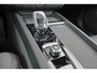Volvo XC60 T8 Recharge AWD Plus Black Edition - Panorama/schuifdak - IntelliSafe Assist & Surround - Harman/Kardon audio - Adaptieve LED koplampen - Verwarmde voorstoelen, stuur & achterbank - Parkeersensoren voor & achter - Elektr. bedienb. voorstoelen met geheugen - Head up display - Draadloze tel. lader - Extra getint glas - Inklapbare trekhaak - 21' LMV