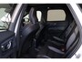 Volvo XC60 T8 Recharge AWD Plus Black Edition - Panorama/schuifdak - IntelliSafe Assist & Surround - Harman/Kardon audio - Adaptieve LED koplampen - Verwarmde voorstoelen, stuur & achterbank - Parkeersensoren voor & achter - Elektr. bedienb. voorstoelen met geheugen - Head up display - Draadloze tel. lader - Extra getint glas - Inklapbare trekhaak - 21' LMV