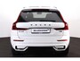 Volvo XC60 T8 Recharge AWD Plus Black Edition - Panorama/schuifdak - IntelliSafe Assist & Surround - Harman/Kardon audio - Adaptieve LED koplampen - Verwarmde voorstoelen, stuur & achterbank - Parkeersensoren voor & achter - Elektr. bedienb. voorstoelen met geheugen - Head up display - Draadloze tel. lader - Extra getint glas - Inklapbare trekhaak - 21' LMV