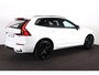 Volvo XC60 T8 Recharge AWD Plus Black Edition - Panorama/schuifdak - IntelliSafe Assist & Surround - Harman/Kardon audio - Adaptieve LED koplampen - Verwarmde voorstoelen, stuur & achterbank - Parkeersensoren voor & achter - Elektr. bedienb. voorstoelen met geheugen - Head up display - Draadloze tel. lader - Extra getint glas - Inklapbare trekhaak - 21' LMV