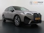 BMW iX xDrive40 High Executive 77 kWh Trekhaak | SOH 97% | Pano | Harman Kardon | HUD |