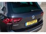 Volkswagen Tiguan 1.5 TSI ACT Highline Business R - Schuif-/kanteldak | Wegkl. trekhaak | Massagestoel | Stoelverw.