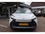 Toyota C-HR / C-HR+ 1.8 HYBRID 140 EXECUTIVE DODEHOEK EL-ACHTERKLEP 360* CAMERA KEYLESS EL-STOEL + MEMORY PARELMOER LAK