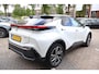 Toyota C-HR / C-HR+ 1.8 HYBRID 140 EXECUTIVE DODEHOEK EL-ACHTERKLEP 360* CAMERA KEYLESS EL-STOEL + MEMORY PARELMOER LAK