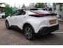 Toyota C-HR / C-HR+ 1.8 HYBRID 140 EXECUTIVE DODEHOEK EL-ACHTERKLEP 360* CAMERA KEYLESS EL-STOEL + MEMORY PARELMOER LAK