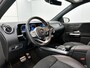 Mercedes-Benz B-klasse 180 Business Solution AMG AMG Line | Night Pakket | Sfeerverlichting | Achteruitrijcamera | Ledkoplampen | Inclusief 24 maanden Mercedes-Benz Certified garantie voor Europa.