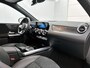 Mercedes-Benz B-klasse 180 Business Solution AMG AMG Line | Night Pakket | Sfeerverlichting | Achteruitrijcamera | Ledkoplampen | Inclusief 24 maanden Mercedes-Benz Certified garantie voor Europa.