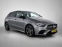Mercedes-Benz B-klasse 180 Business Solution AMG AMG Line | Night Pakket | Sfeerverlichting | Achteruitrijcamera | Ledkoplampen | Inclusief 24 maanden Mercedes-Benz Certified garantie voor Europa.