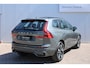 Volvo XC60 2.0 T6 Plug-in hybrid AWD Plus Dark | Panoramadak | 360" rondomzicht camera | Semi elektrische trekhaak | Harman/Kardon premium audio | Standkachel | Stoelverwarming | Achterbank verwarming | Stuurwiel verwarming