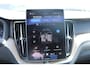 Volvo XC60 2.0 T6 Plug-in hybrid AWD Plus Dark | Panoramadak | 360" rondomzicht camera | Semi elektrische trekhaak | Harman/Kardon premium audio | Standkachel | Stoelverwarming | Achterbank verwarming | Stuurwiel verwarming