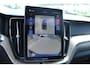 Volvo XC60 2.0 T6 Plug-in hybrid AWD Plus Dark | Panoramadak | 360" rondomzicht camera | Semi elektrische trekhaak | Harman/Kardon premium audio | Standkachel | Stoelverwarming | Achterbank verwarming | Stuurwiel verwarming