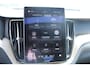 Volvo XC60 2.0 T6 Plug-in hybrid AWD Plus Dark | Panoramadak | 360" rondomzicht camera | Semi elektrische trekhaak | Harman/Kardon premium audio | Standkachel | Stoelverwarming | Achterbank verwarming | Stuurwiel verwarming