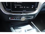 Volvo XC60 2.0 T6 Plug-in hybrid AWD Plus Dark | Panoramadak | 360" rondomzicht camera | Semi elektrische trekhaak | Harman/Kardon premium audio | Standkachel | Stoelverwarming | Achterbank verwarming | Stuurwiel verwarming
