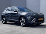 Hyundai Kona 1.6 GDI HEV Comfort Smart / Automaat / 1.300 kg trekgewicht / Elektrische klep / Navigatie / Camera / Adaptieve CC / Apple Carplay Android / Stuur- & stoelverwarming / 18" LM wielen /