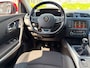 Renault Kadjar 1.2 TCe Intens van 2 de Eig met parkeersensoren en trekhaak en navigatie en bluetooth telefoon / media en airco