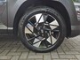 Hyundai Kona 1.6 GDI HEV Premium Sky / Glazen schuif- en kanteldak / Stuur- Stoel & Achterbankverwarming / Elektrische achterklep / Stoelventilatie / Bose Audio Systeem / Rondomzicht camera / Adaptief cruise control / Keyless Entry/Start / Apple Carplay Android Auto /