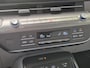Hyundai Kona 1.6 GDI HEV Premium Sky / Glazen schuif- en kanteldak / Stuur- Stoel & Achterbankverwarming / Elektrische achterklep / Stoelventilatie / Bose Audio Systeem / Rondomzicht camera / Adaptief cruise control / Keyless Entry/Start / Apple Carplay Android Auto /