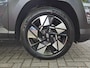 Hyundai Kona 1.6 GDI HEV Premium Sky / Glazen schuif- en kanteldak / Stuur- Stoel & Achterbankverwarming / Elektrische achterklep / Stoelventilatie / Bose Audio Systeem / Rondomzicht camera / Adaptief cruise control / Keyless Entry/Start / Apple Carplay Android Auto /