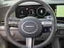 Hyundai Kona 1.6 GDI HEV Premium Sky / Glazen schuif- en kanteldak / Stuur- Stoel & Achterbankverwarming / Elektrische achterklep / Stoelventilatie / Bose Audio Systeem / Rondomzicht camera / Adaptief cruise control / Keyless Entry/Start / Apple Carplay Android Auto /