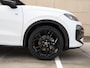 Volkswagen T-Roc R-Line First Edition 1.5 eTSI 150 PK | Black style | Trekhaak | Camera | App connect |