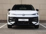 Volkswagen T-Roc R-Line First Edition 1.5 eTSI 150 PK | Black style | Trekhaak | Camera | App connect |