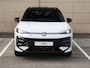 Volkswagen T-Roc R-Line First Edition 1.5 eTSI 150 PK | Black style | Trekhaak | Camera | App connect |