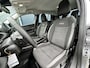 Jeep Avenger 1.2T e-Hybrid 100pk Aut Longitude Trekhaak 1100KG | Stoelverwarming | Dealer Onderhouden | Voorruitverwarming | Navigatie