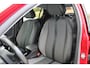Peugeot 208 1.2 PureTech Allure | Incl. 12 maanden garantie | Cruise control | Apple Carplay/Android Auto | Trekhaak | Parkeercamera | Navigatie | rijstrooksensor | 100% dealer onderhouden | Nieuwe riem |