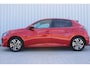 Peugeot 208 1.2 PureTech Allure | Incl. 12 maanden garantie | Cruise control | Apple Carplay/Android Auto | Trekhaak | Parkeercamera | Navigatie | rijstrooksensor | 100% dealer onderhouden | Nieuwe riem |