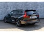 Volvo V60 T6 Plug-in hybrid AWD Essential | Google | Long Range | Adaptieve Cruise Control | Stoelverwarming Voor + Achter | Lederen Bekleding | Zwarte Hemelbekleding | Stuurverwarming | Getint Glas | Gloss Black Grill | Park Assist | 19" LM