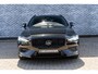 Volvo V60 T6 Plug-in hybrid AWD Essential | Google | Long Range | Adaptieve Cruise Control | Stoelverwarming Voor + Achter | Lederen Bekleding | Zwarte Hemelbekleding | Stuurverwarming | Getint Glas | Gloss Black Grill | Park Assist | 19" LM
