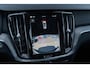 Volvo V60 T6 Plug-in hybrid AWD Essential | Google | Long Range | Adaptieve Cruise Control | Stoelverwarming Voor + Achter | Lederen Bekleding | Zwarte Hemelbekleding | Stuurverwarming | Getint Glas | Gloss Black Grill | Park Assist | 19" LM