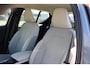 Volvo XC40 2.0 T4 Momentum Pro | Trekhaak uitklapbaar | Parkeersensoren voor + achter | Verwarmde voorstoelen | Cruise control | Regensensor | Alarm klasse 1