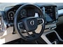 Volvo XC40 2.0 T4 Momentum Pro | Trekhaak uitklapbaar | Parkeersensoren voor + achter | Verwarmde voorstoelen | Cruise control | Regensensor | Alarm klasse 1