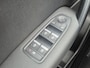 Renault Captur 1.6 E-Tech Hybrid 145 Intens / 1e Eigenaar / Dealer Onderhouden / Trekhaak / Camera / Sensoren Voor en Achter / Navigatie / Apple Carplay / Android Auto /