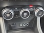 Renault Captur 1.6 E-Tech Hybrid 145 Intens / 1e Eigenaar / Dealer Onderhouden / Trekhaak / Camera / Sensoren Voor en Achter / Navigatie / Apple Carplay / Android Auto /