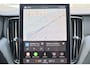 Volvo XC60 T6 Recharge AWD Plus Black Edition - Panorama/schuifdak - IntelliSafe Assist & Surround - 360º Camera - Harman/Kardon audio - Adaptieve LED koplampen - Verwarmde voorstoelen, stuur & achterbank - Parkeersensoren voor & achter - Elektr. bedienb. voorstoelen met geheugen - Head up display - Draadloze tel. lader - Extra getint glas - 21' LMV