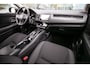 Honda HR-V 1.5 i-VTEC Elegance Automaat - Dealer ond. | Trekhaak | Nav/cam. | All season banden