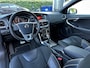 Volvo V40 1.5 T3 152PK R-Design AUTOMAAT TREKHAAK| PANORAMADAK| HARMAN/KARDON SOUND| STOELVERWARMING| CAMERA + PARKEERSENSOREN| NAVIGATIE| KEYLESS| DEALER ONDERHOUDEN| FULL LED|