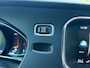 Volvo V40 1.5 T3 152PK R-Design AUTOMAAT TREKHAAK| PANORAMADAK| HARMAN/KARDON SOUND| STOELVERWARMING| CAMERA + PARKEERSENSOREN| NAVIGATIE| KEYLESS| DEALER ONDERHOUDEN| FULL LED|