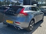 Volvo V40 1.5 T3 152PK R-Design AUTOMAAT TREKHAAK| PANORAMADAK| HARMAN/KARDON SOUND| STOELVERWARMING| CAMERA + PARKEERSENSOREN| NAVIGATIE| KEYLESS| DEALER ONDERHOUDEN| FULL LED|