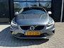 Volvo V40 1.5 T3 152PK R-Design AUTOMAAT TREKHAAK| PANORAMADAK| HARMAN/KARDON SOUND| STOELVERWARMING| CAMERA + PARKEERSENSOREN| NAVIGATIE| KEYLESS| DEALER ONDERHOUDEN| FULL LED|