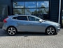 Volvo V40 1.5 T3 152PK R-Design AUTOMAAT TREKHAAK| PANORAMADAK| HARMAN/KARDON SOUND| STOELVERWARMING| CAMERA + PARKEERSENSOREN| NAVIGATIE| KEYLESS| DEALER ONDERHOUDEN| FULL LED|