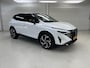 Nissan Qashqai 1.3 MHEV Xtronic Tekna Plus / Trekgewicht 1800 KG / All Seasonbanden / Google Maps Navigatie / Panoramadak / BOSE Audio / Elektrische Kofferbak / HUD / Massagestoelen / Memoryseats / 360 Graden Camera / Adaptive Cruise Control / Climate Control /