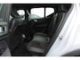 Volvo XC40 Recharge P8 408PK AWD R-Design | Adapt. Cruise | BLIS | Keyless Entry | El. Trekhaak | PDC Achter | El. Achterklep | Nubuck bekleding |