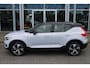 Volvo XC40 Recharge P8 408PK AWD R-Design | Adapt. Cruise | BLIS | Keyless Entry | El. Trekhaak | PDC Achter | El. Achterklep | Nubuck bekleding |