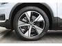 Volvo XC40 Recharge P8 408PK AWD R-Design | Adapt. Cruise | BLIS | Keyless Entry | El. Trekhaak | PDC Achter | El. Achterklep | Nubuck bekleding |