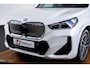 BMW iX1 eDrive20 67 kWh M Sport - Panoramadak - Driving Assistant Plus - Head up - Getinte ruiten - Comfort Access - Elektrisch verwarmde voorstoelen - sportstoelen - Grootlichtassistent -